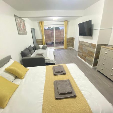 Gatwick Studio Horley Ngoại thất bức ảnh